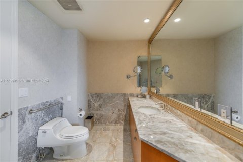 Condo in Sunny Isles Beach, Florida, 4 bedrooms  № 1351927 - photo 23