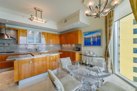 Condo in Sunny Isles Beach, Florida, 4 bedrooms  № 1351927 - photo 10