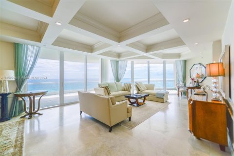 Condo in Sunny Isles Beach, Florida, 4 bedrooms  № 1351927 - photo 1