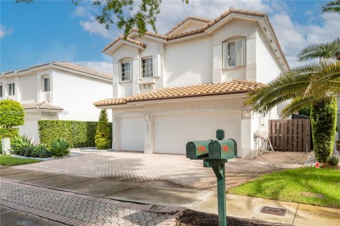 Villa ou maison à louer à Doral, Floride: 6 chambres, 283.54 m2 № 1351926 - photo 2