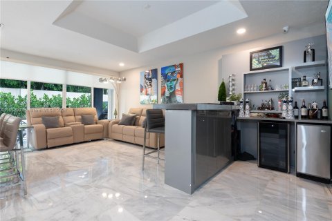 House in Doral, Florida 6 bedrooms, 283.54 sq.m. № 1351926 - photo 18