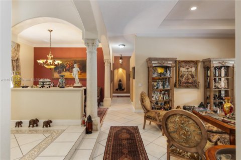 House in Miami, Florida 5 bedrooms, 343.27 sq.m. № 1351879 - photo 9