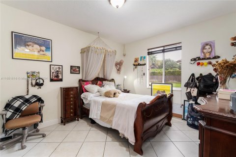 Villa ou maison à vendre à Miami, Floride: 5 chambres, 343.27 m2 № 1351879 - photo 30