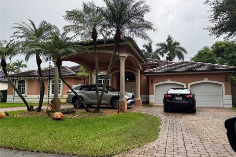 Casa en venta en Miami, Florida, 5 dormitorios, 343.27 m2 № 1351879 - foto 1