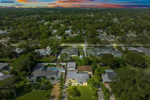 Villa ou maison à vendre à Vero Beach, Floride: 4 chambres, 193.79 m2 № 882555 - photo 1