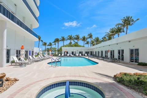 Copropriété à vendre à Bal Harbour, Floride: 16.72 m2 № 1120491 - photo 1