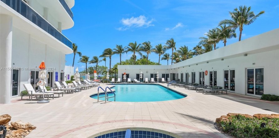 Studio à Condo à Bal Harbour, Floride  № 1120491