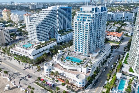 Condo in Fort Lauderdale, Florida, 1 bedroom  № 947549 - photo 1