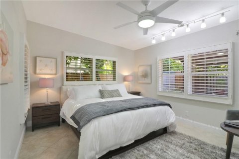 Villa ou maison à louer à Fort Lauderdale, Floride: 4 chambres, 218.32 m2 № 764479 - photo 14