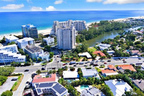 Villa ou maison à louer à Fort Lauderdale, Floride: 4 chambres, 218.32 m2 № 764479 - photo 3