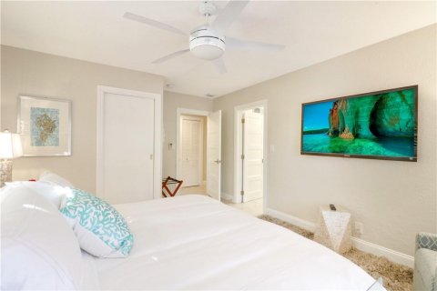 Villa ou maison à louer à Fort Lauderdale, Floride: 4 chambres, 218.32 m2 № 764479 - photo 11