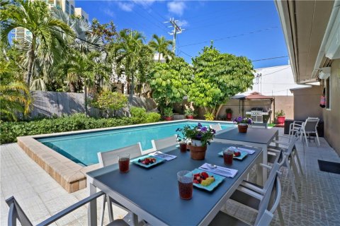 Villa ou maison à louer à Fort Lauderdale, Floride: 4 chambres, 218.32 m2 № 764479 - photo 24