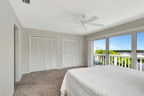 Townhouse in Hutchinson Island South, Florida 3 bedrooms, 163.51 sq.m. № 924022 - photo 22