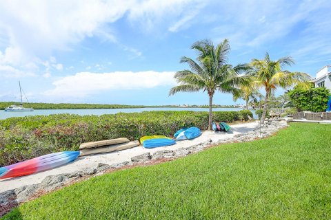 Townhouse in Hutchinson Island South, Florida 3 bedrooms, 163.51 sq.m. № 924022 - photo 9