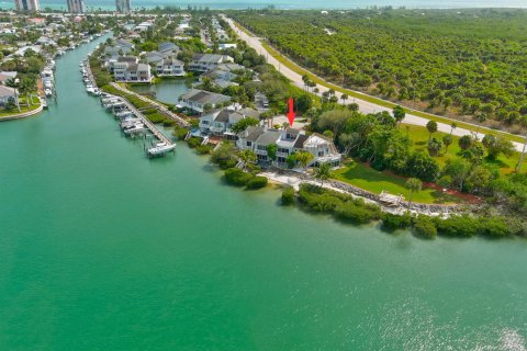 Townhouse in Hutchinson Island South, Florida 3 bedrooms, 163.51 sq.m. № 924022 - photo 3