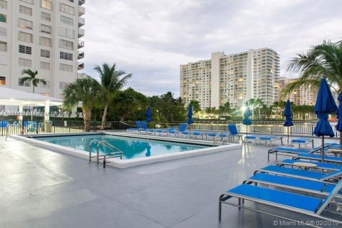 Condo in Aventura, Florida, 2 bedrooms  № 822534 - photo 5