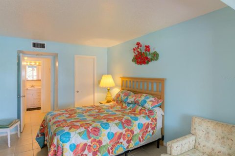 Condo in Bradenton, Florida, 1 bedroom  № 1084045 - photo 10