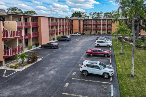 Купить кондоминиум в Брейдентон, Флорида 3 комнаты, 71.35м2, № 1084045 - фото 1