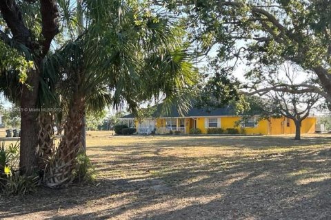 Villa ou maison à vendre à North Port, Floride: 5 chambres, 338.44 m2 № 1408054 - photo 1