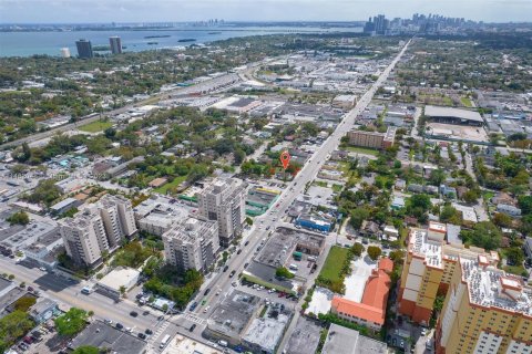 Propiedad comercial en venta en Miami, Florida № 822875 - foto 18