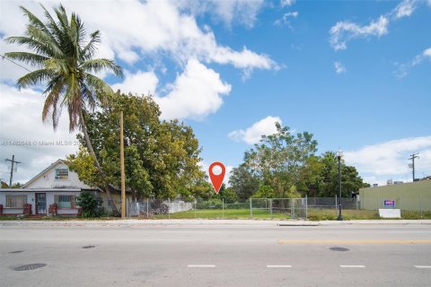 Propiedad comercial en venta en Miami, Florida № 822875 - foto 12