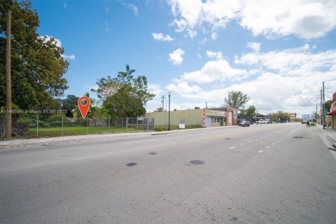 Propiedad comercial en venta en Miami, Florida № 822875 - foto 8