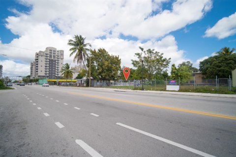 Propiedad comercial en venta en Miami, Florida № 822875 - foto 6