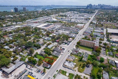 Propiedad comercial en venta en Miami, Florida № 822875 - foto 11