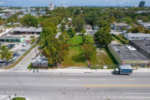 Propiedad comercial en venta en Miami, Florida № 822875 - foto 13