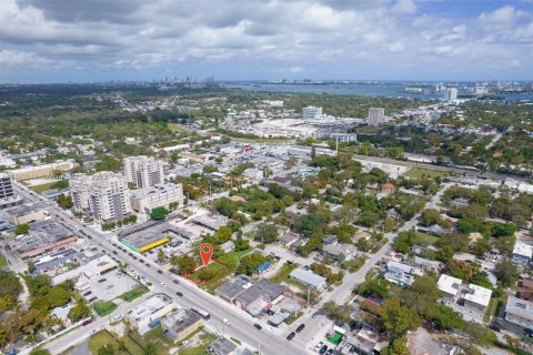 Propiedad comercial en venta en Miami, Florida № 822875 - foto 16