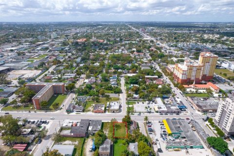 Propiedad comercial en venta en Miami, Florida № 822875 - foto 14