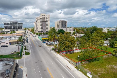 Propiedad comercial en venta en Miami, Florida № 822875 - foto 17