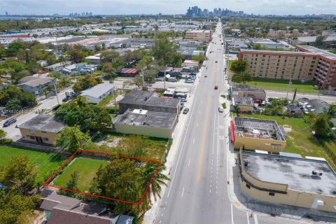 Propiedad comercial en venta en Miami, Florida № 822875 - foto 9