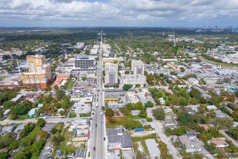 Immobilier commercial à vendre à Miami, Floride № 822875 - photo 1