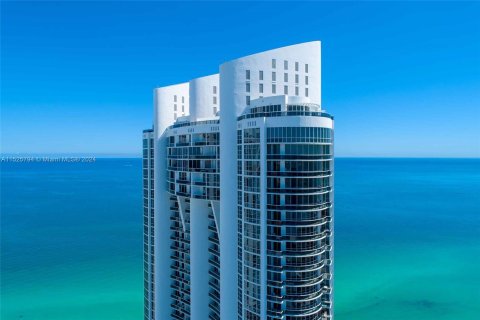 Condominio en venta en Sunny Isles Beach, Florida, 3 dormitorios, 201.32 m2 № 986792 - foto 2