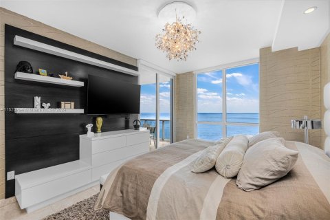 Condominio en venta en Sunny Isles Beach, Florida, 3 dormitorios, 201.32 m2 № 986792 - foto 18
