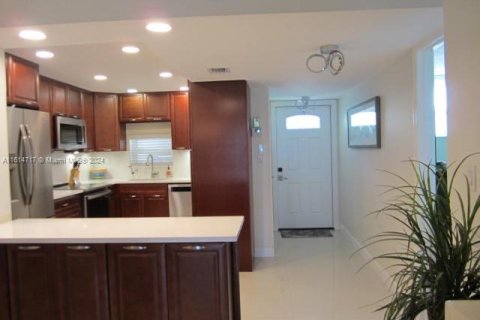 Condominio en venta en Pembroke Pines, Florida, 2 dormitorios, 108.7 m2 № 1236301 - foto 3