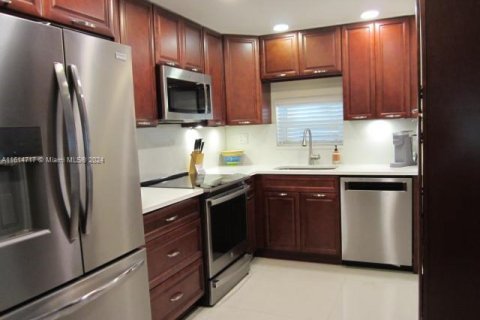 Condominio en venta en Pembroke Pines, Florida, 2 dormitorios, 108.7 m2 № 1236301 - foto 2