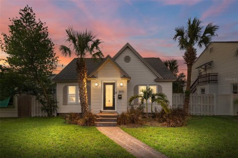 Casa en venta en Saint Petersburg, Florida, 3 dormitorios, 178.37 m2 № 1350156 - foto 1