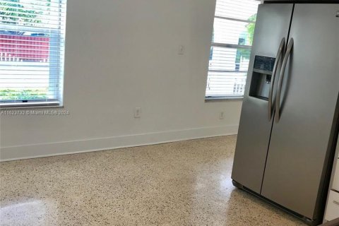 Immobilier commercial à vendre à Miami, Floride: 216.37 m2 № 1270462 - photo 3