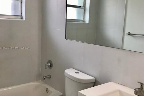 Immobilier commercial à vendre à Miami, Floride: 216.37 m2 № 1270462 - photo 4