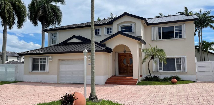 House in Miami, Florida 5 bedrooms, 265.14 sq.m. № 1404676