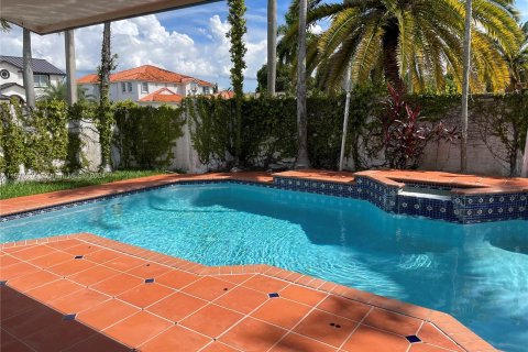 Villa ou maison à vendre à Miami, Floride: 5 chambres, 265.14 m2 № 1404676 - photo 4