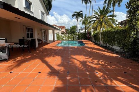 House in Miami, Florida 5 bedrooms, 265.14 sq.m. № 1404676 - photo 5