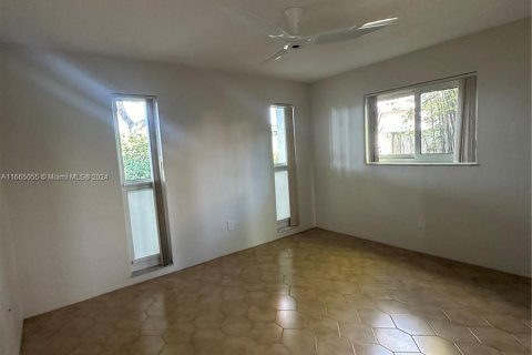 House in Dania Beach, Florida 2 bedrooms, 113.99 sq.m. № 1377481 - photo 9