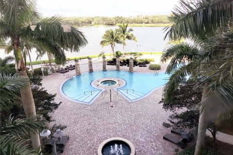 Copropriété à vendre à Sunrise, Floride: 2 chambres, 88.63 m2 № 1377688 - photo 2