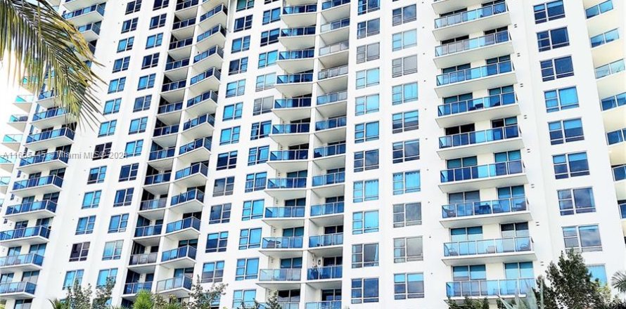 Condominio en Sunrise, Florida, 2 dormitorios  № 1377688