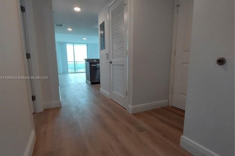 Condo in Sunrise, Florida, 2 bedrooms  № 1377688 - photo 24