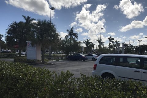 Immobilier commercial à vendre à West Palm Beach, Floride № 103172 - photo 8