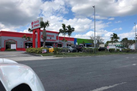 Propiedad comercial en venta en West Palm Beach, Florida № 103172 - foto 1